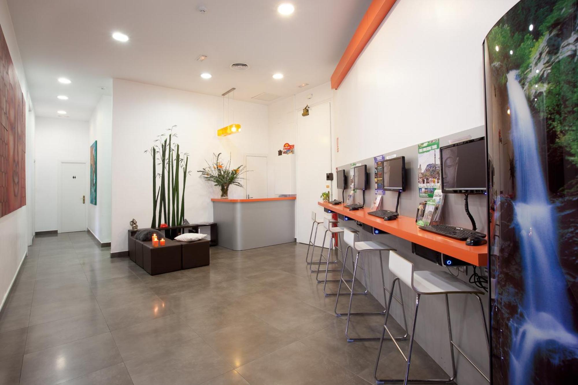 Hip Karma Hostel Barcelona Kültér fotó